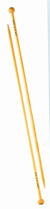 twee bamboe breinaalden 35 cm lang met knop