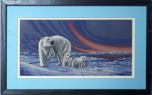 IJsberen met noorderlicht